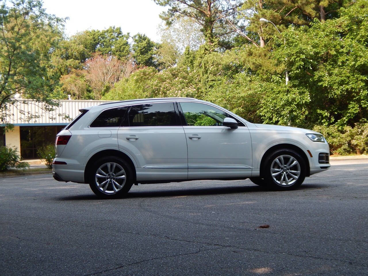 Vehicle image 4 of 59