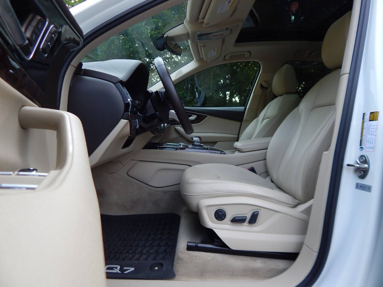 Vehicle image 15 of 59