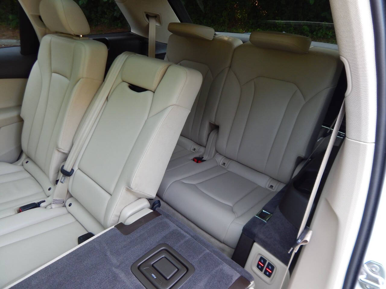 Vehicle image 53 of 59