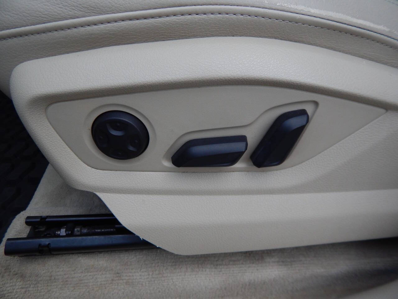 Vehicle image 19 of 59