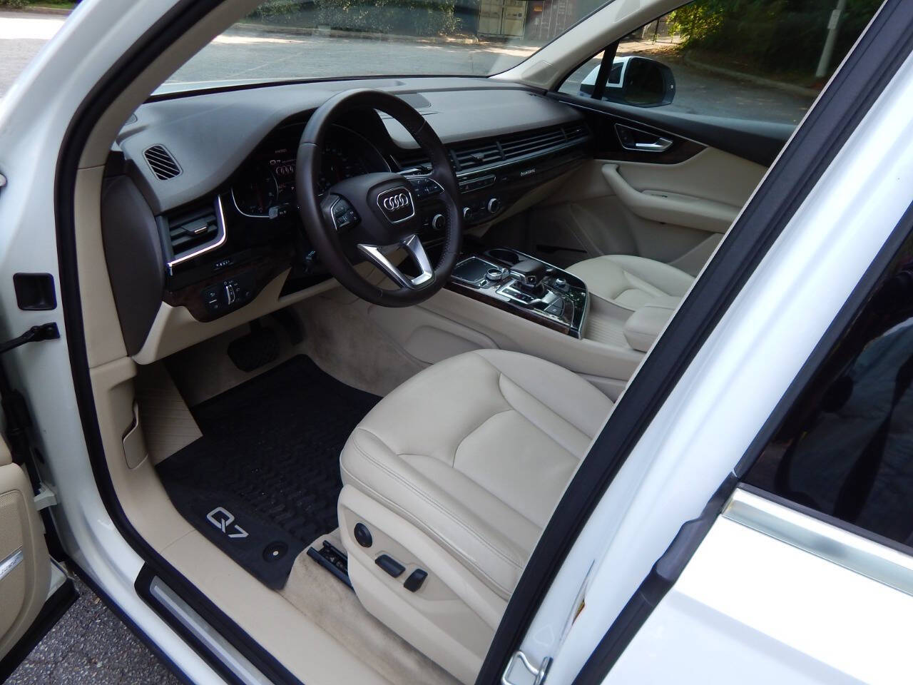 Vehicle image 12 of 59