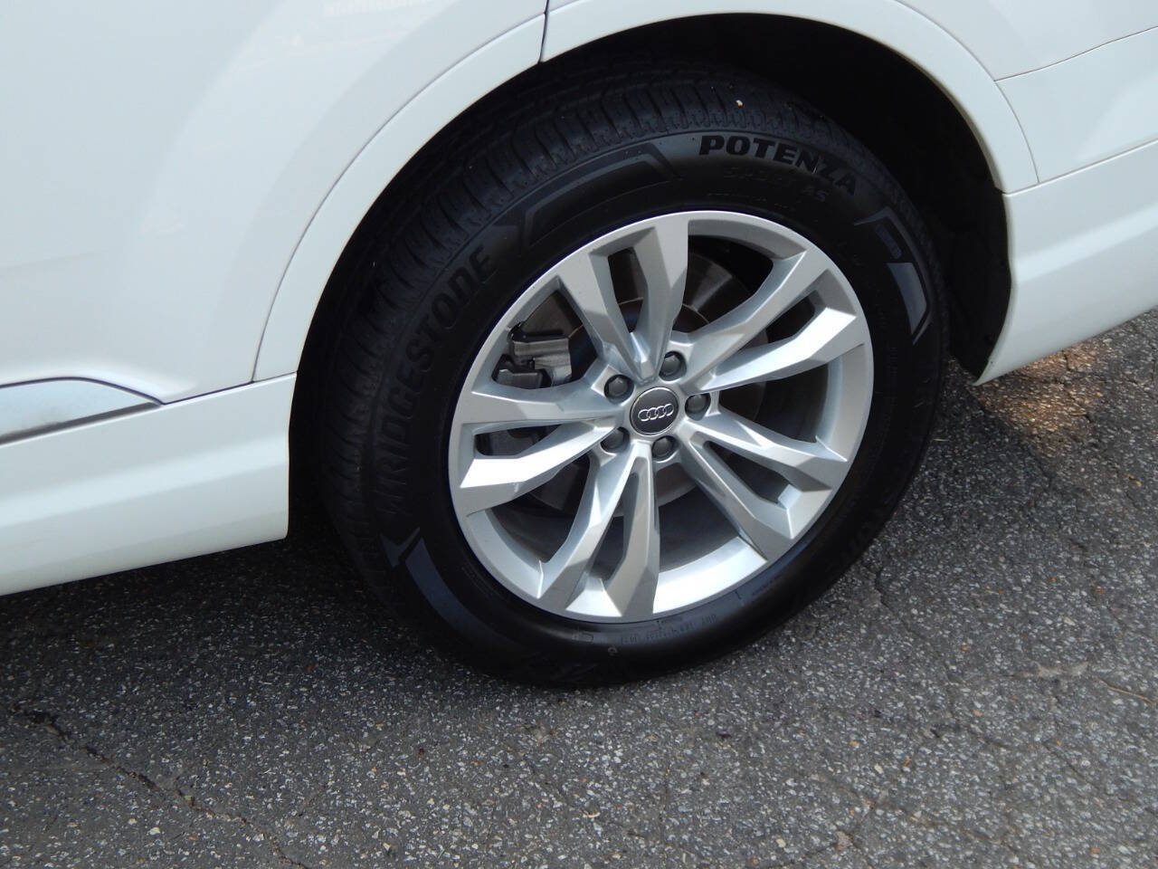 Vehicle image 9 of 59