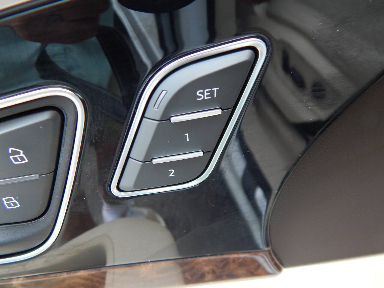 Vehicle image 17 of 59