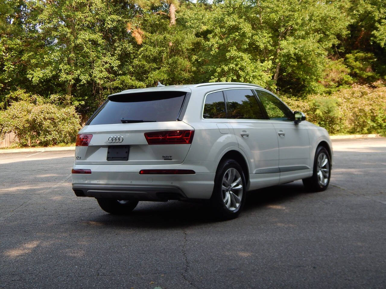 Vehicle image 5 of 59