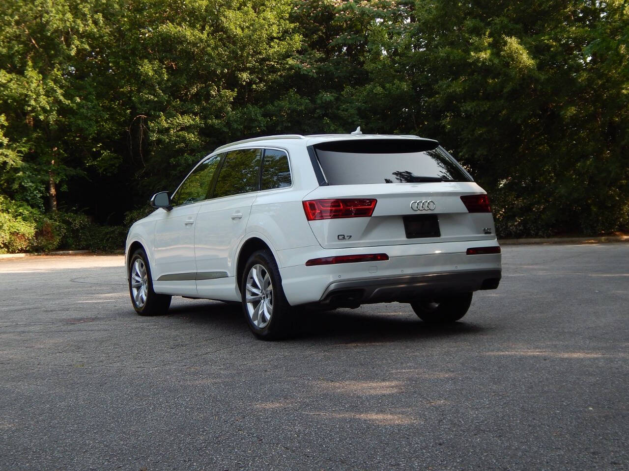 Vehicle image 6 of 59