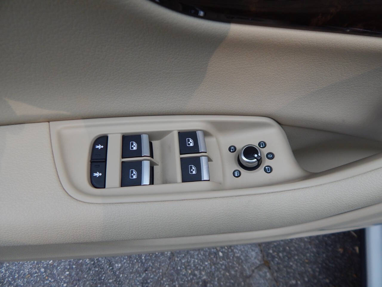 Vehicle image 18 of 59
