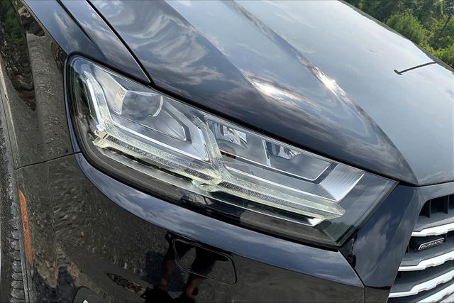 Vehicle image 28 of 34