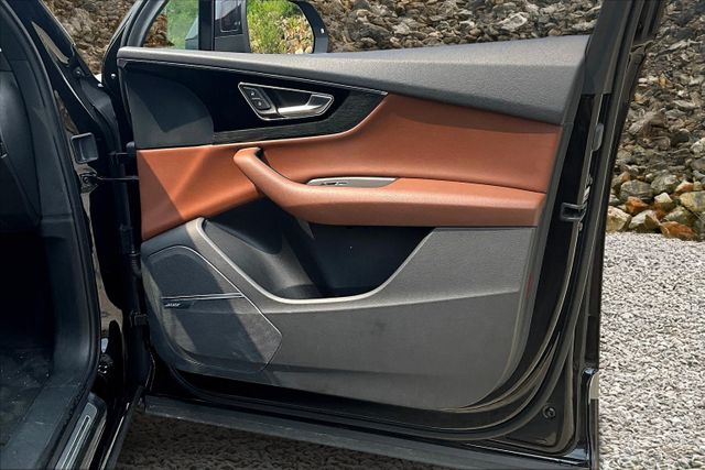 Vehicle image 29 of 34