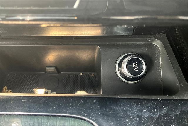 Vehicle image 23 of 34