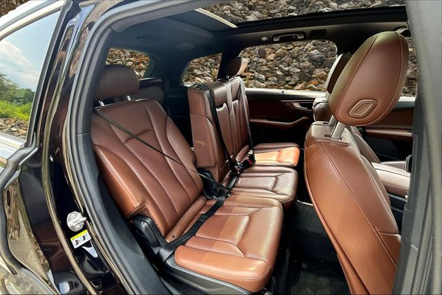 Vehicle image 8 of 34