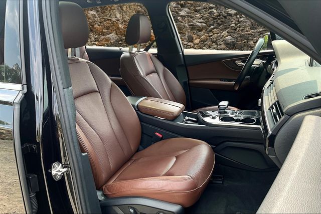 Vehicle image 11 of 34