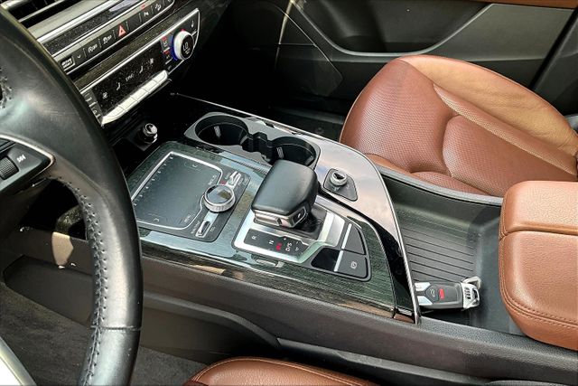 Vehicle image 21 of 34