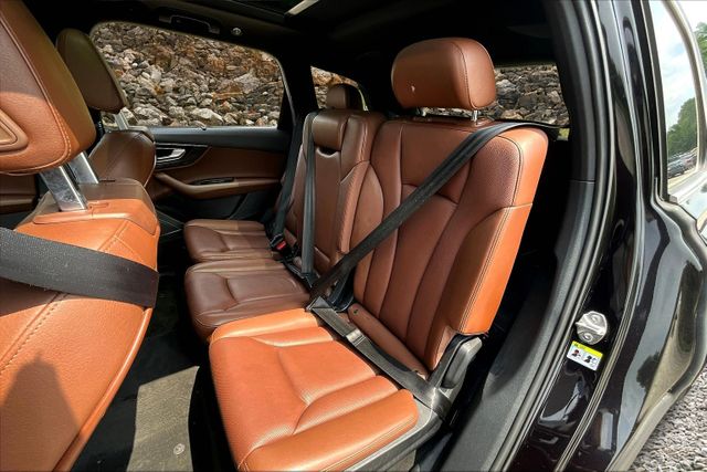 Vehicle image 9 of 34