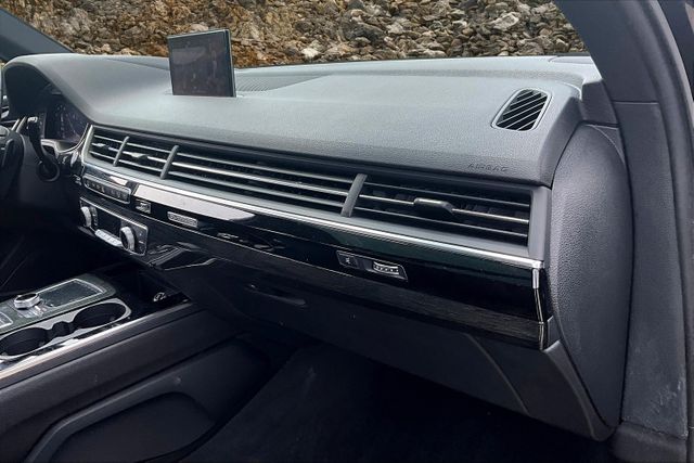 Vehicle image 16 of 34