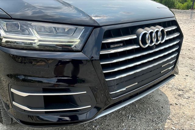 Vehicle image 24 of 34