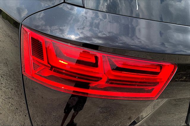 Vehicle image 22 of 34