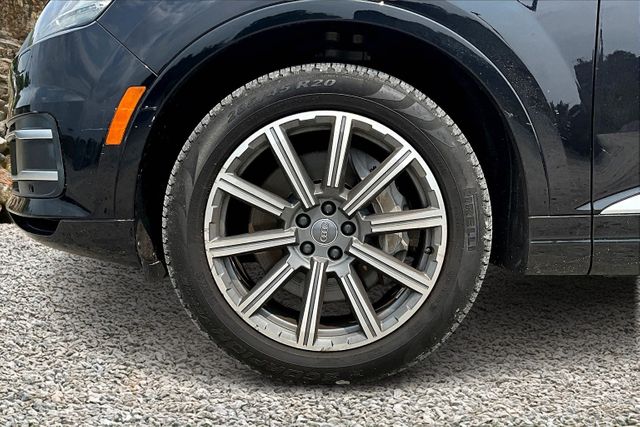 Vehicle image 7 of 34