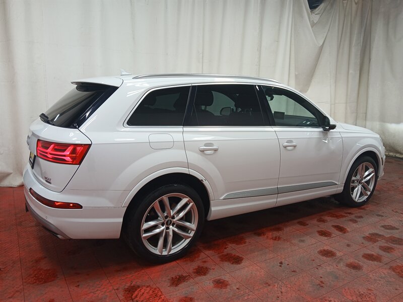 2018 Audi Q7 Prestige Image 3 of 37