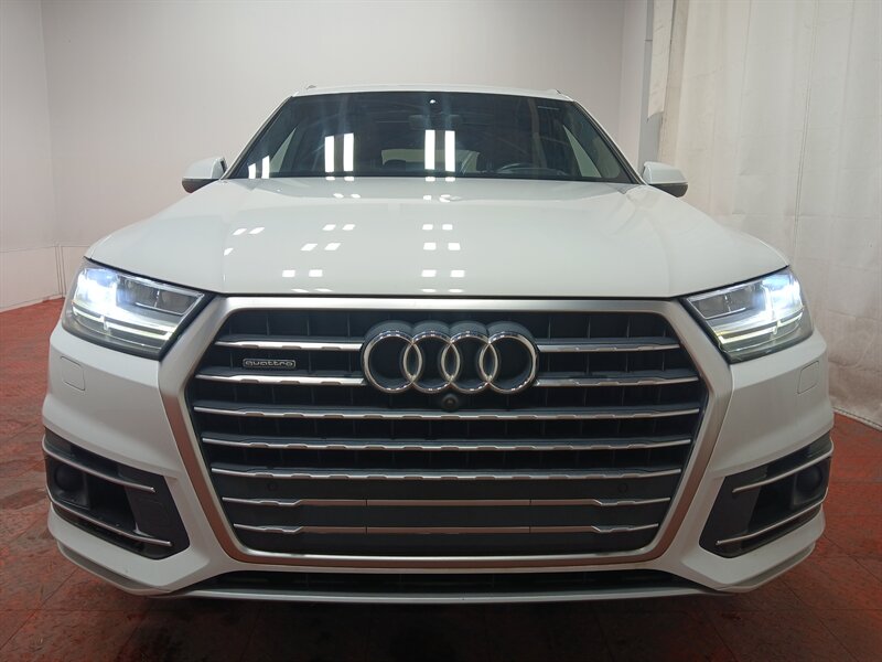 2018 Audi Q7 Prestige Image 2 of 37