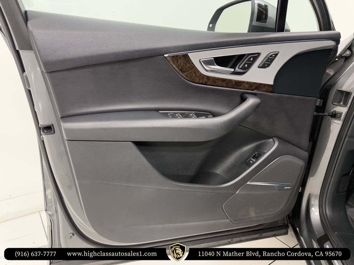 Vehicle image 14 of 52