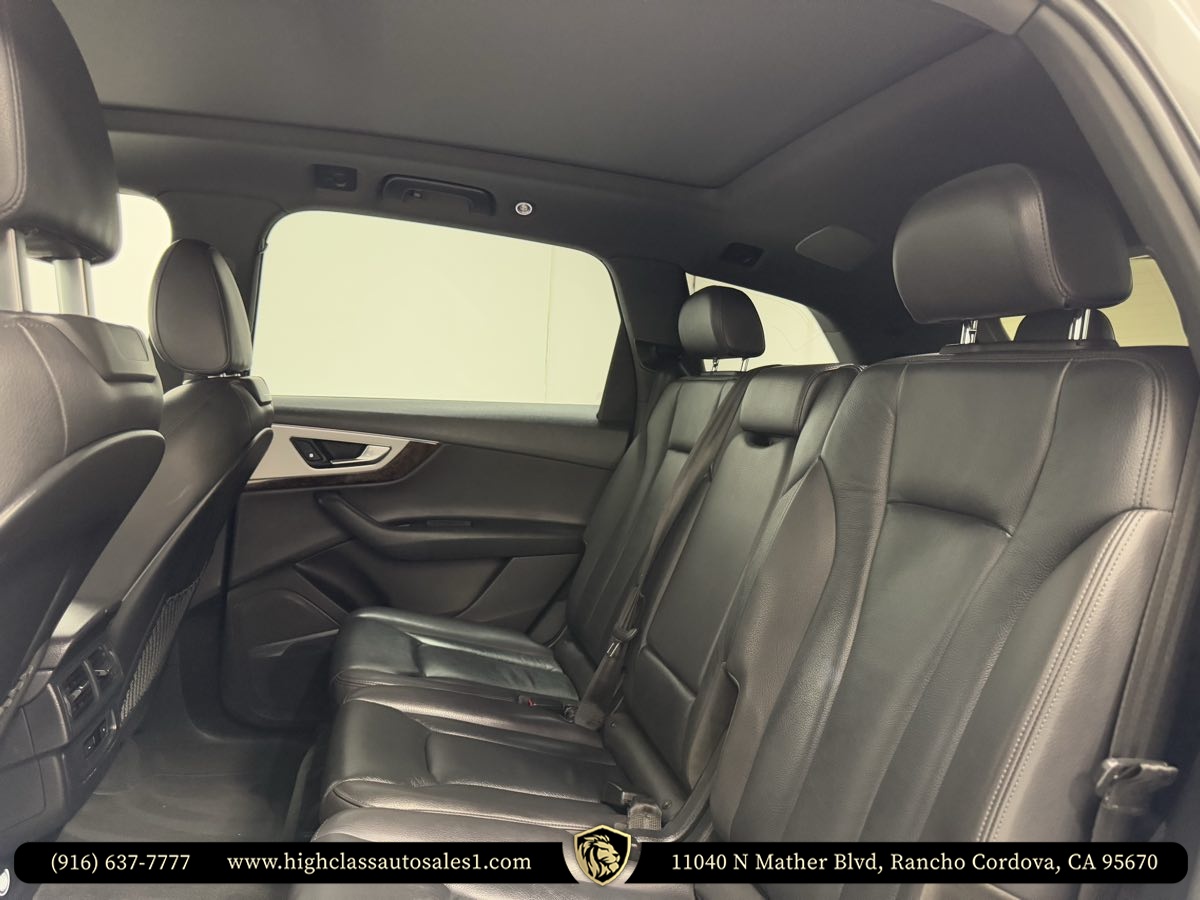Vehicle image 24 of 52