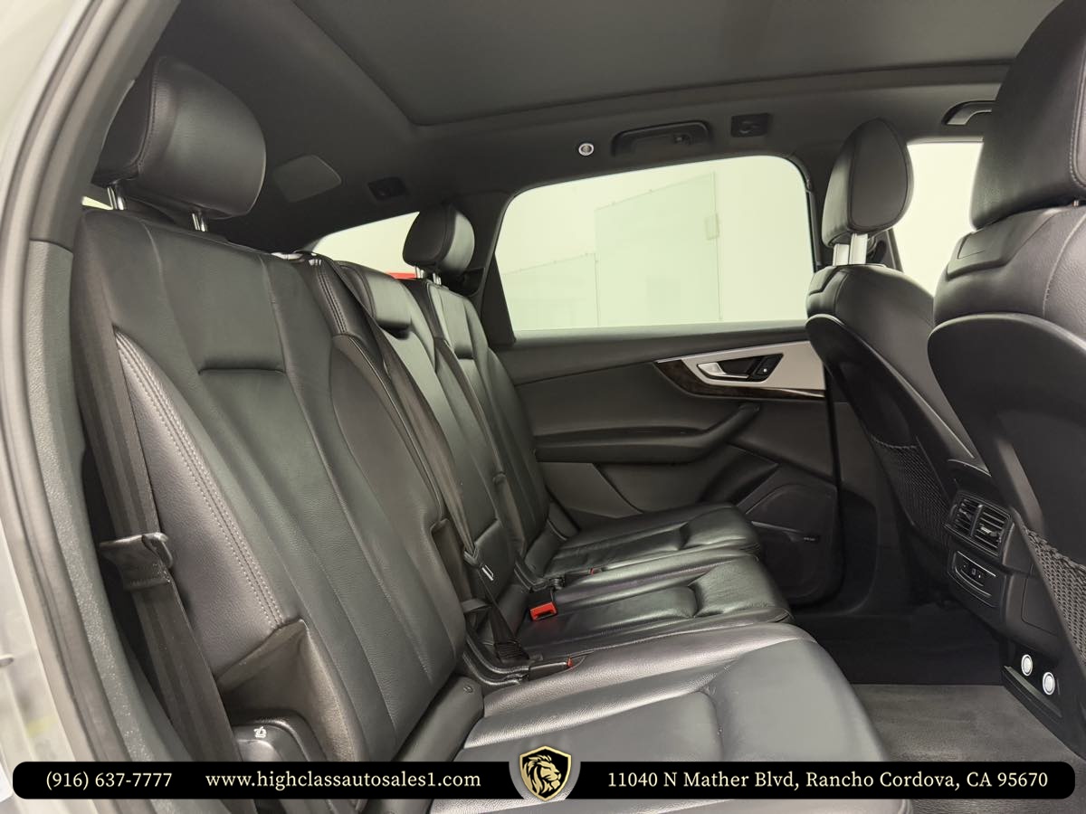 Vehicle image 28 of 52