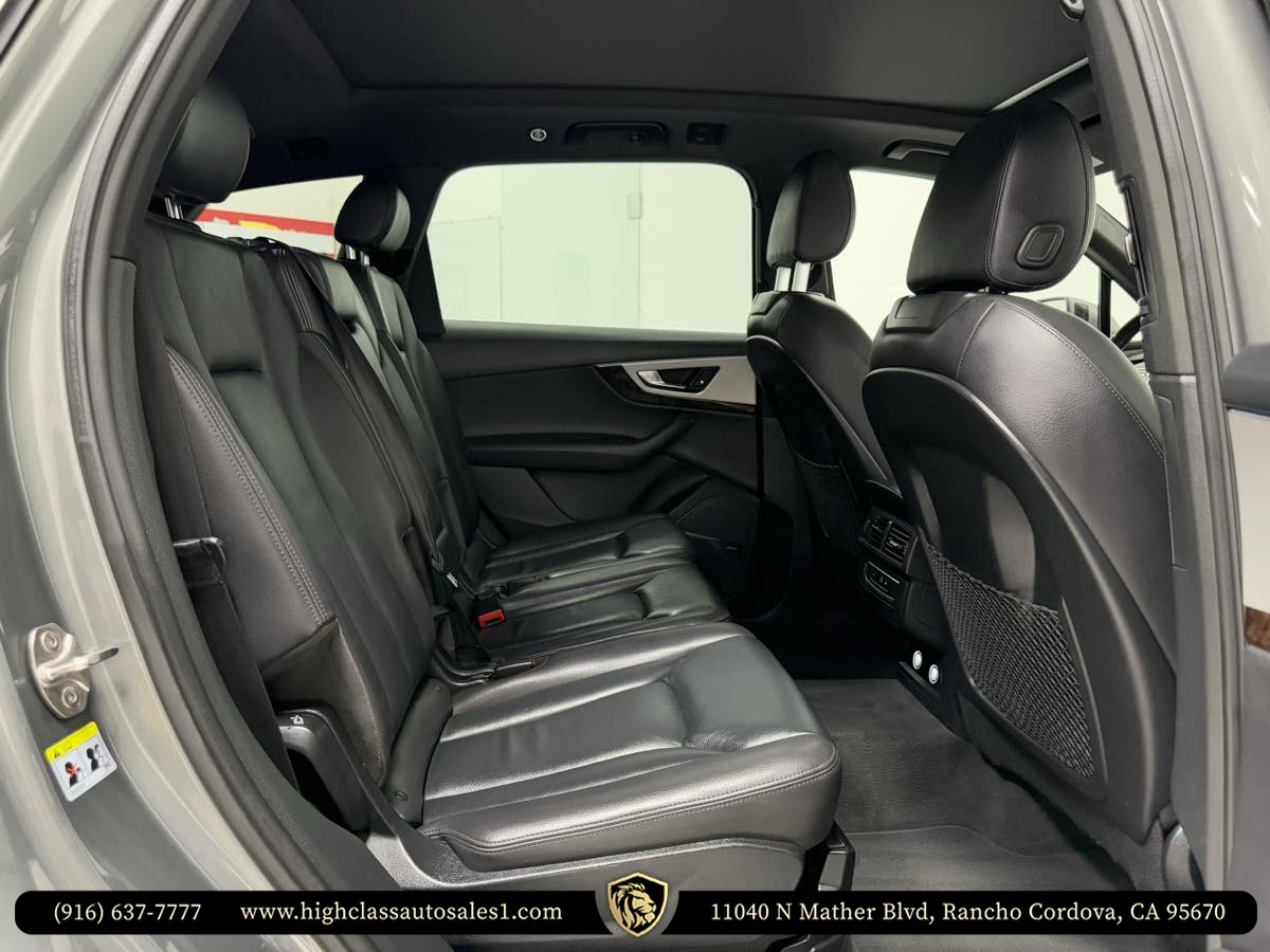 Vehicle image 27 of 52