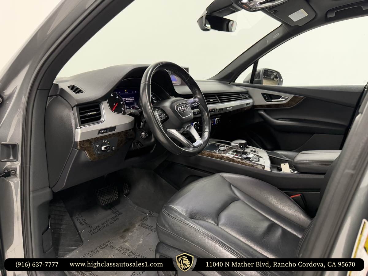 Vehicle image 17 of 52