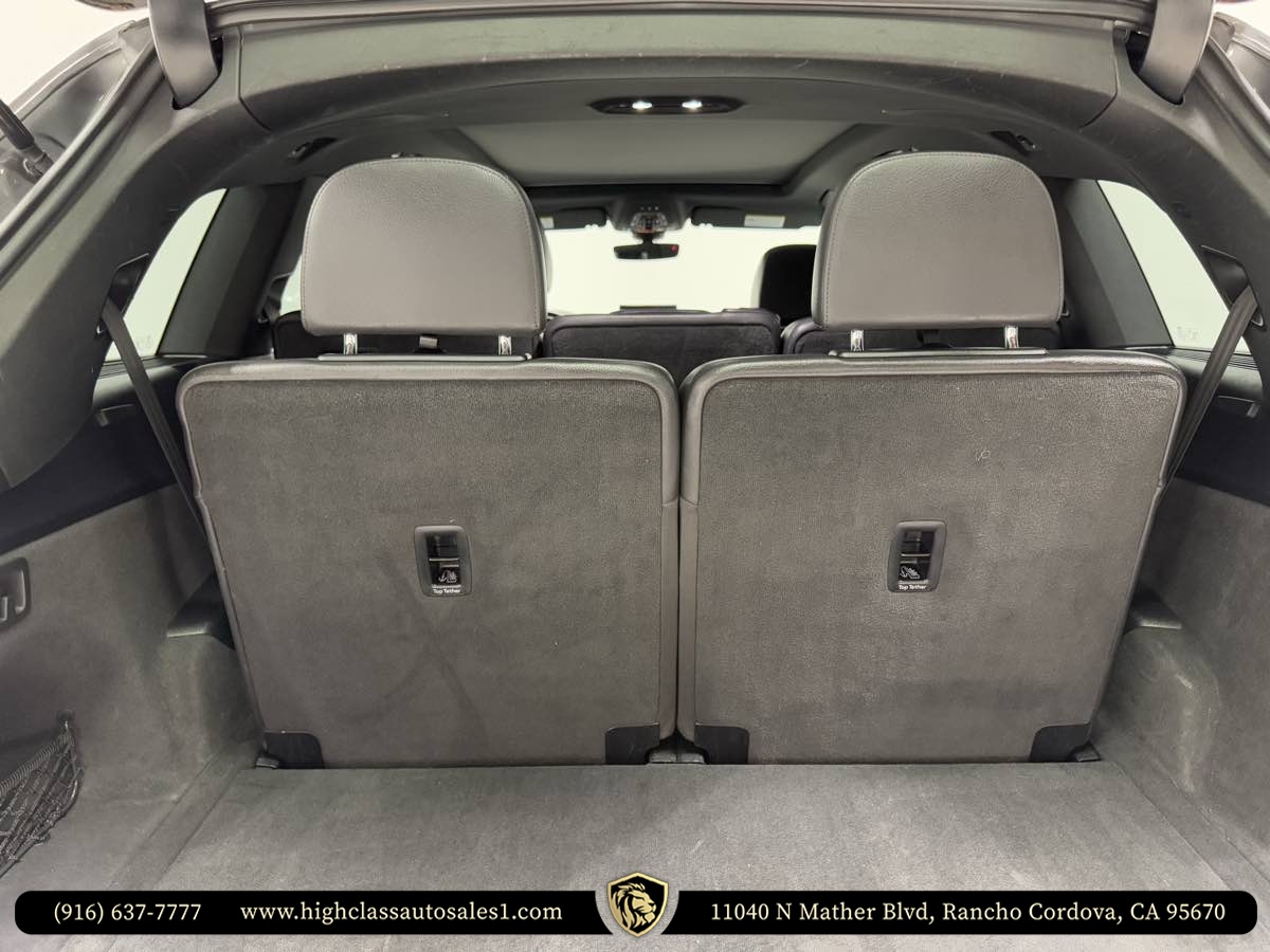 Vehicle image 31 of 52