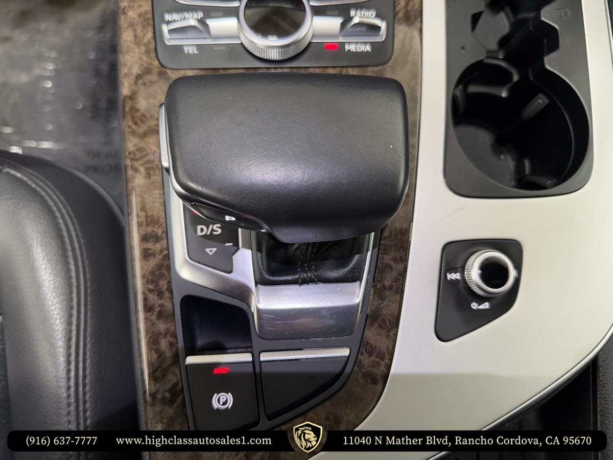 Vehicle image 40 of 52