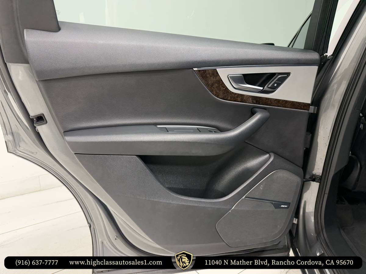 Vehicle image 22 of 52