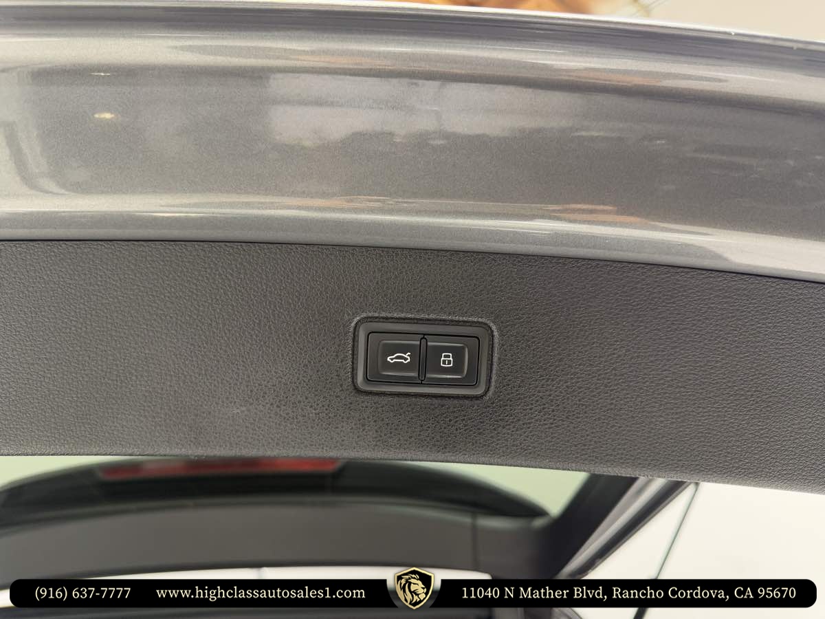 Vehicle image 32 of 52