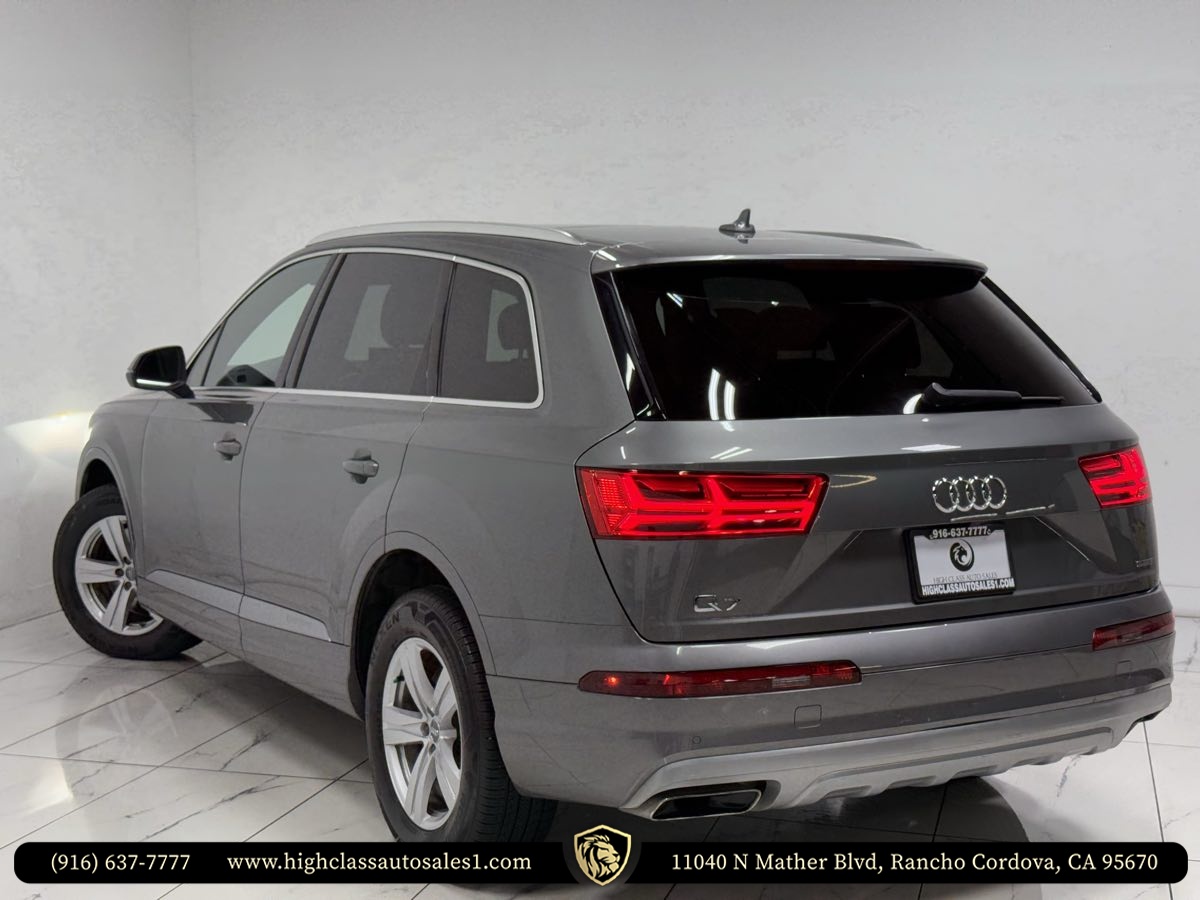 Vehicle image 11 of 52