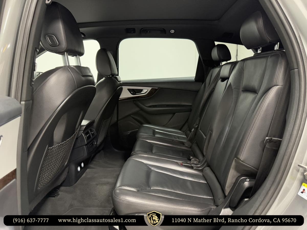 Vehicle image 23 of 52