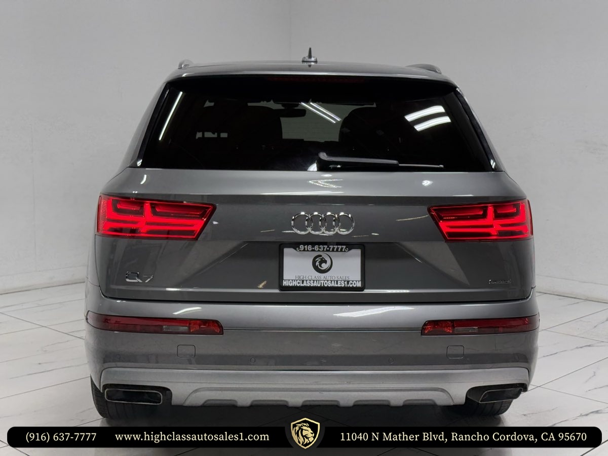 Vehicle image 10 of 52