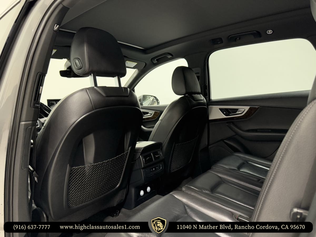 Vehicle image 25 of 52