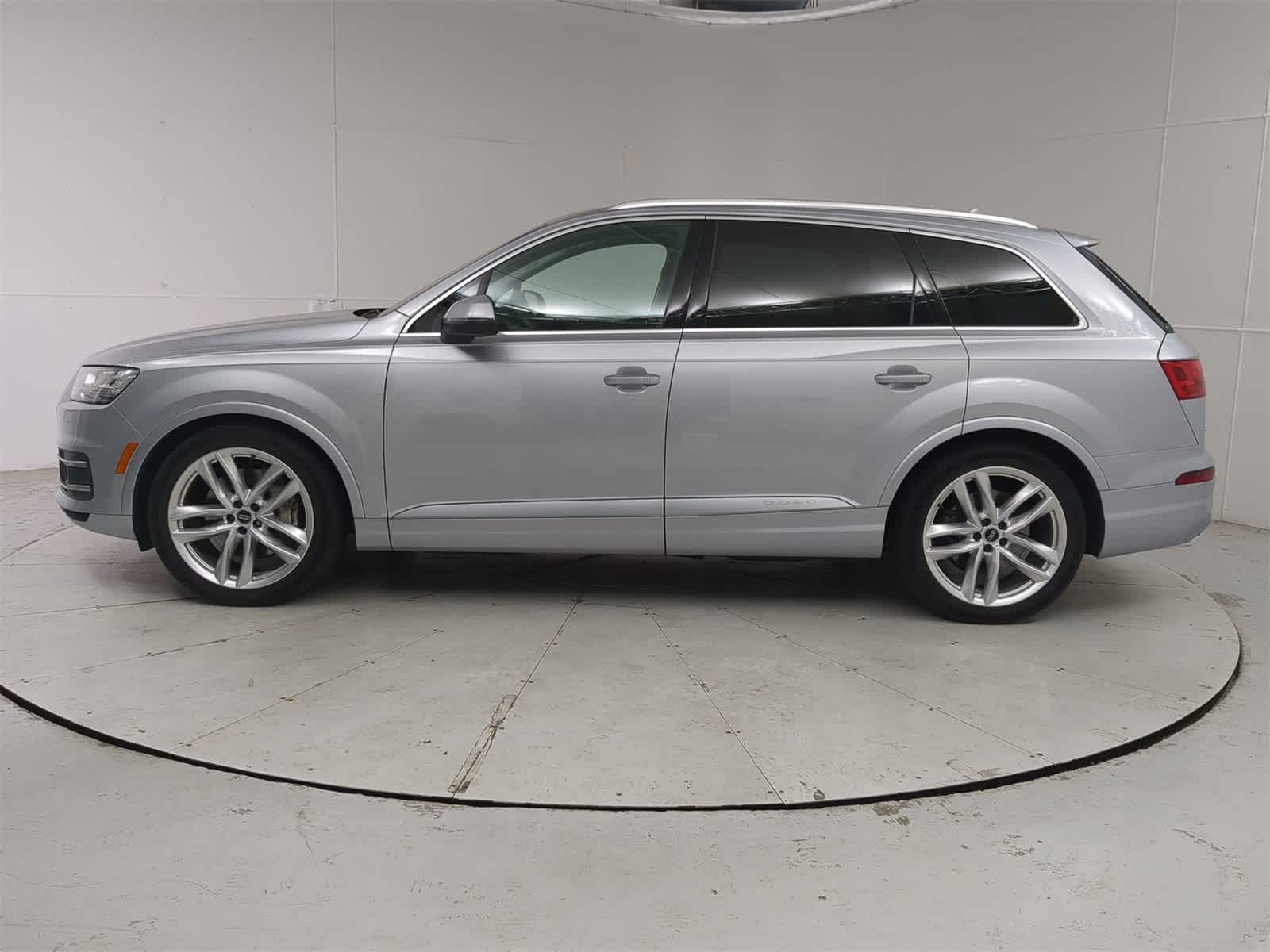 Vehicle image 8 of 37