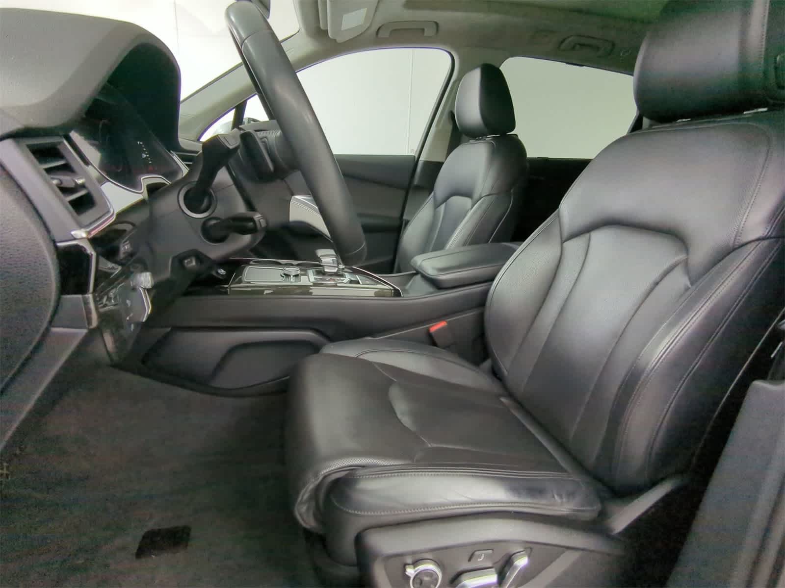 Vehicle image 13 of 37