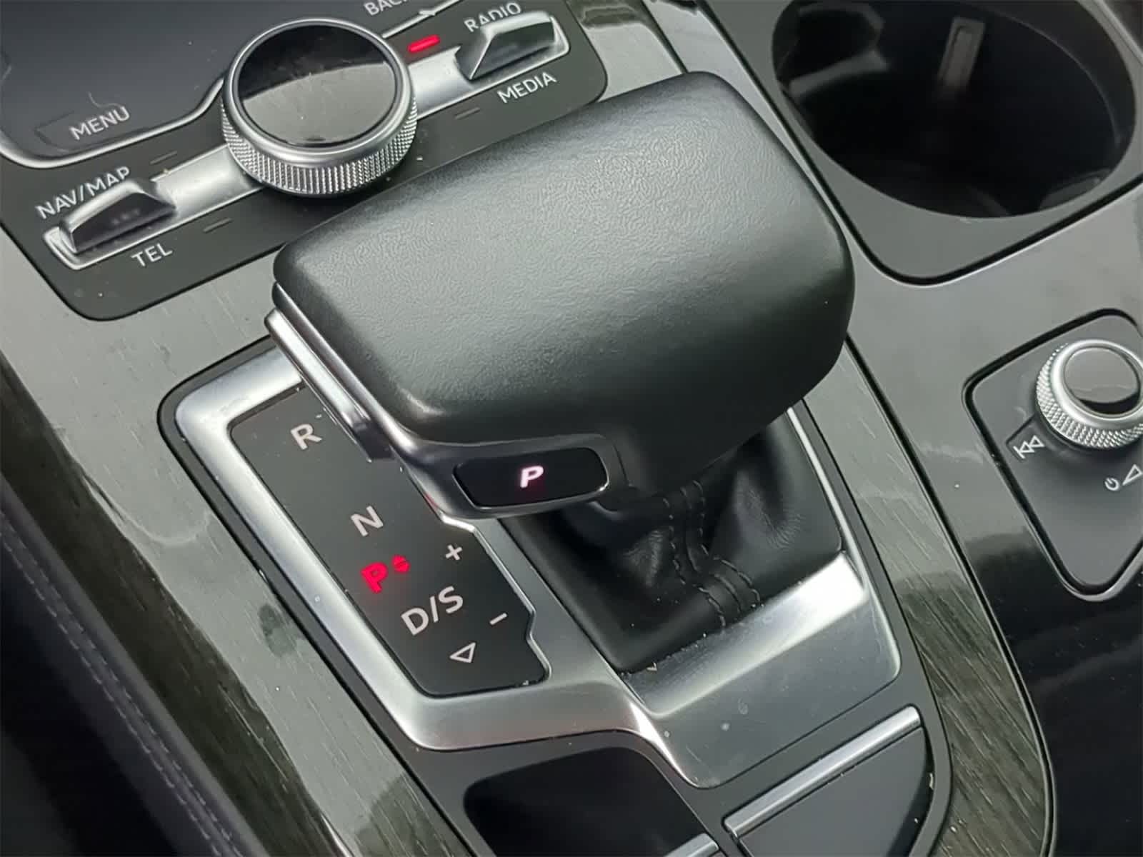 Vehicle image 25 of 37