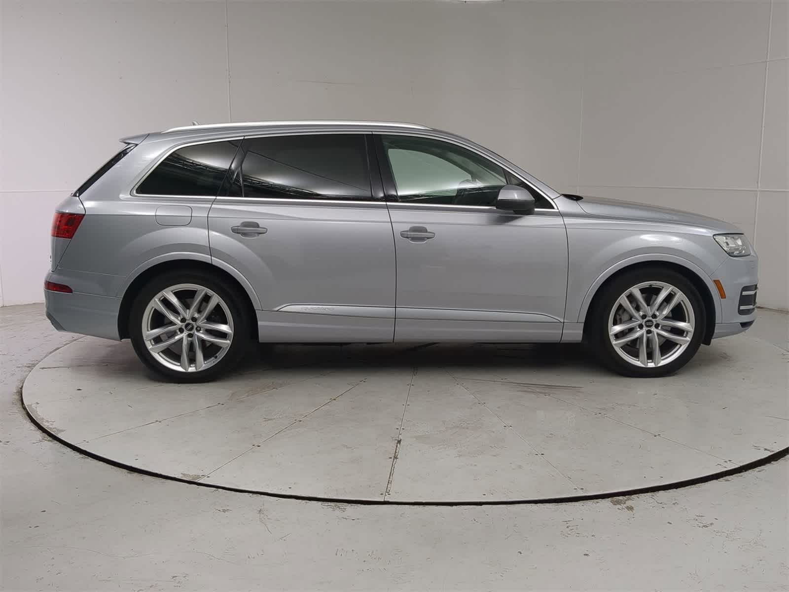 Vehicle image 4 of 37