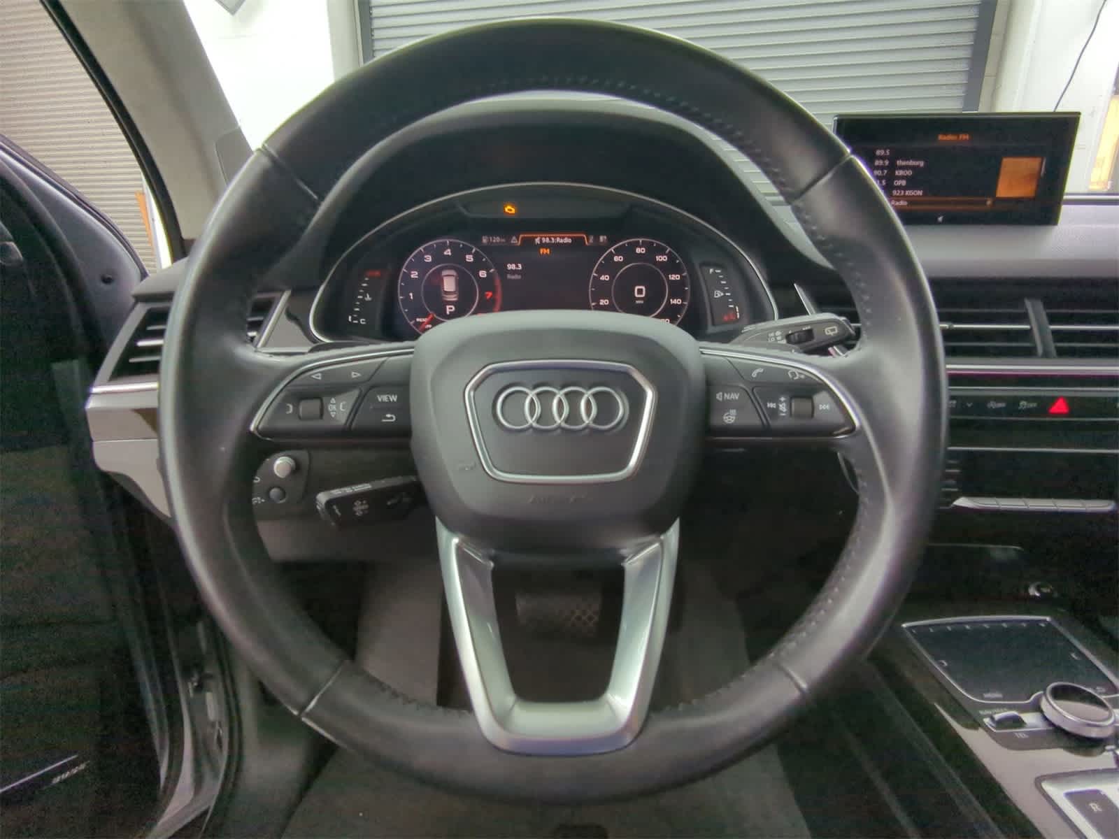Vehicle image 33 of 37