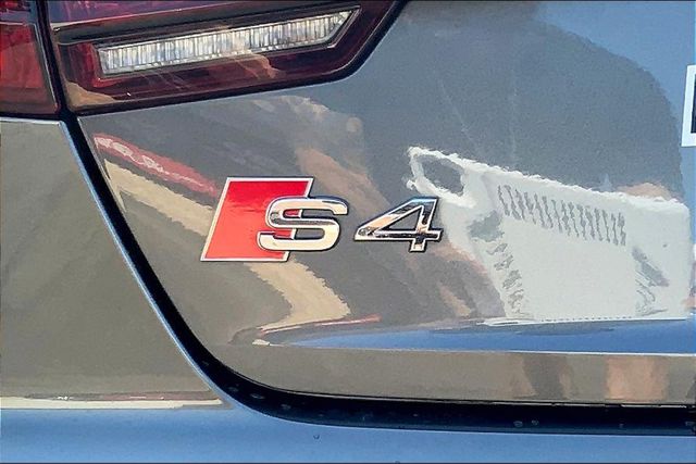 Vehicle image 27 of 35