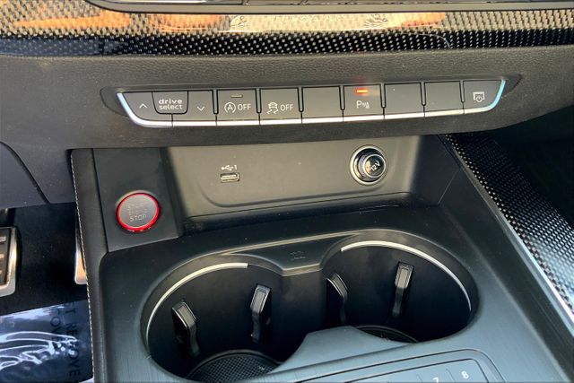 Vehicle image 33 of 35