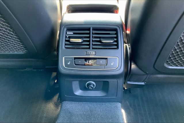 Vehicle image 25 of 35