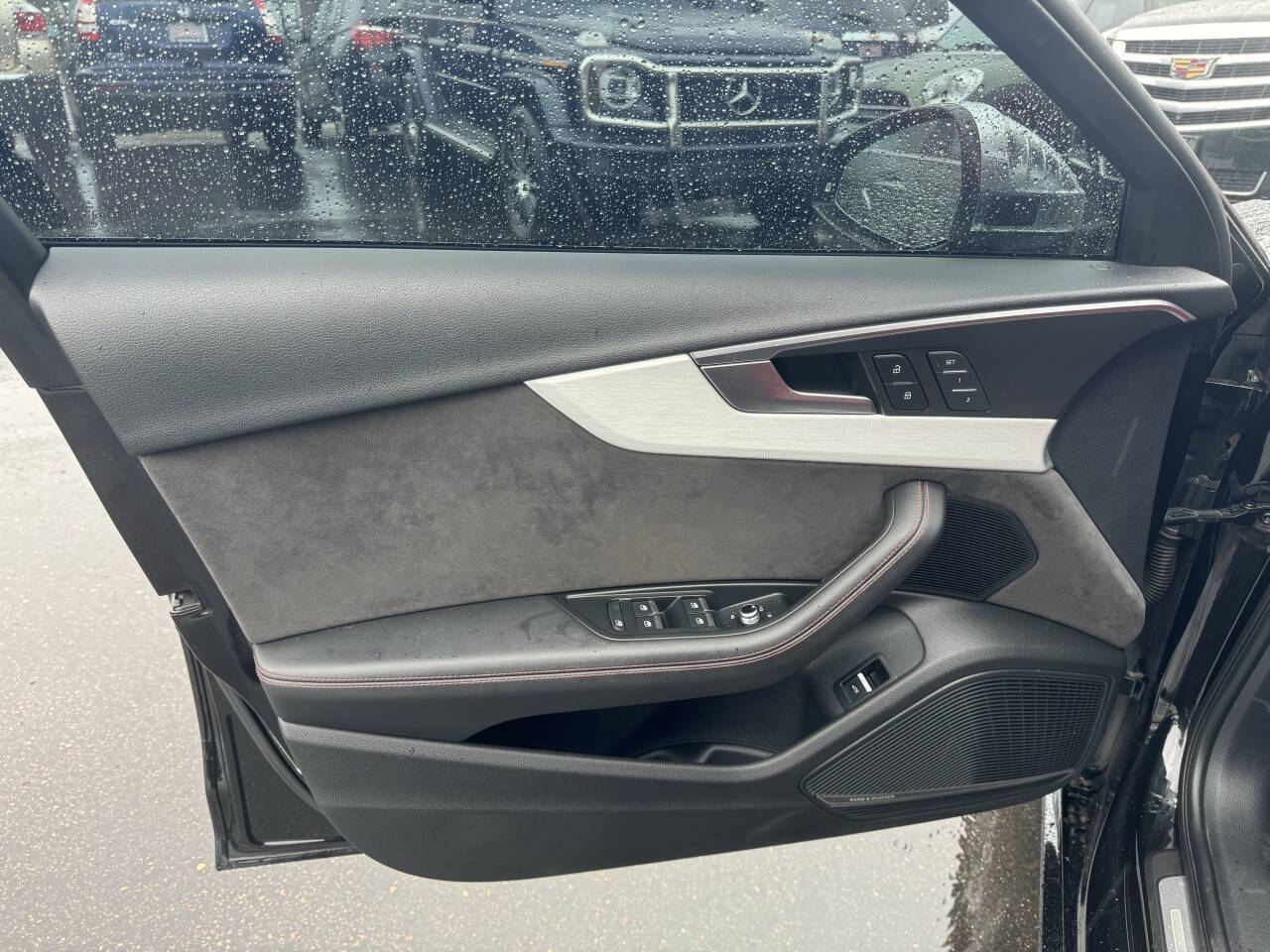 Vehicle image 25 of 38