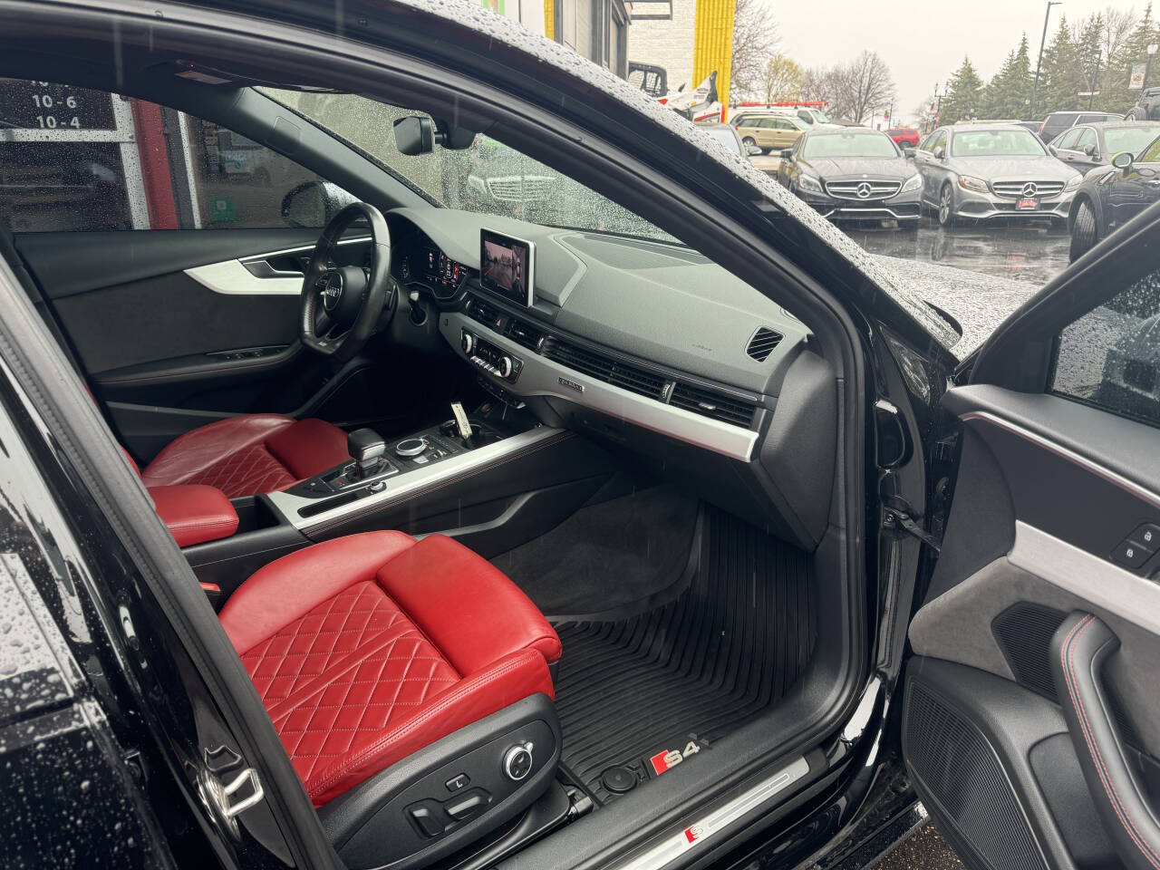Vehicle image 28 of 38