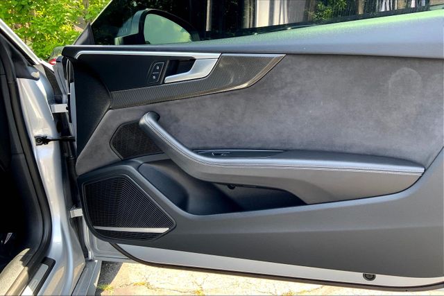 Vehicle image 33 of 35