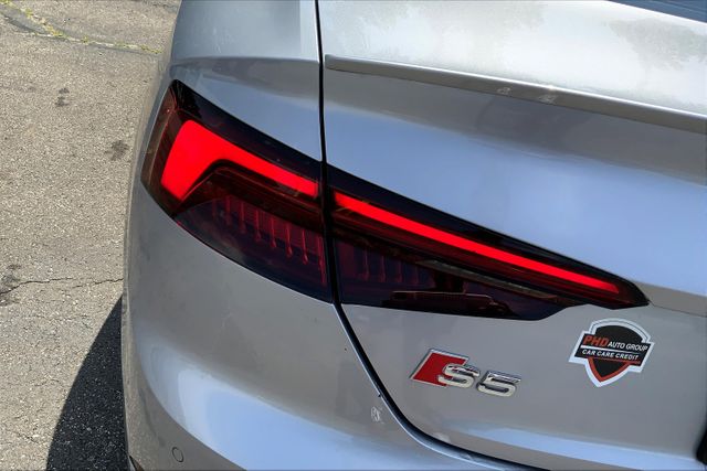 Vehicle image 32 of 35