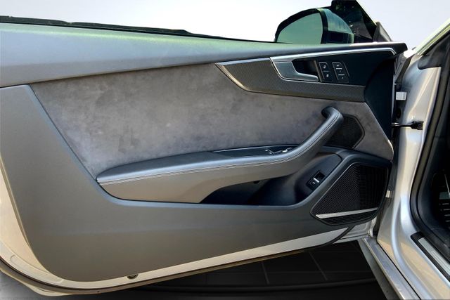 Vehicle image 22 of 35