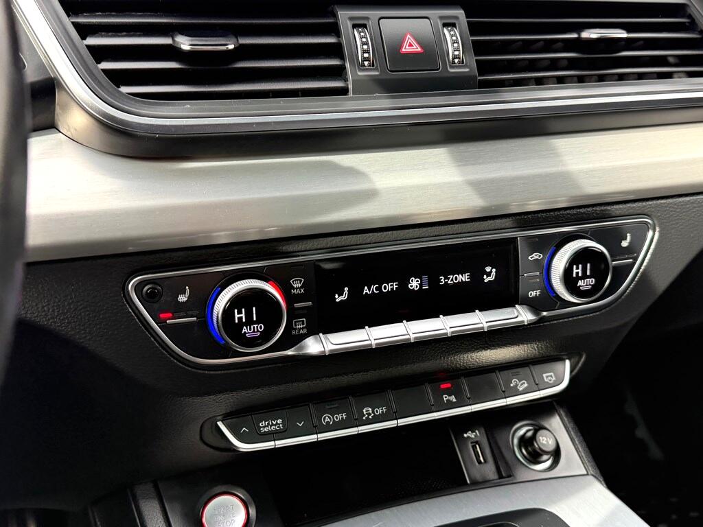 Vehicle image 33 of 49